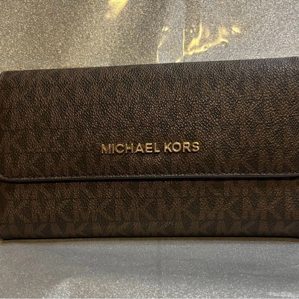 Michael Kors Brown Monogram Wallet. NEW